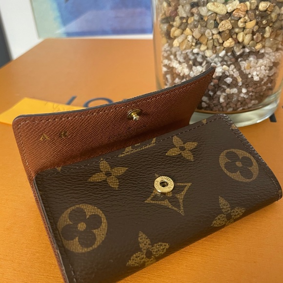 Louis Vuitton 6 key holder - Picture 6 of 13